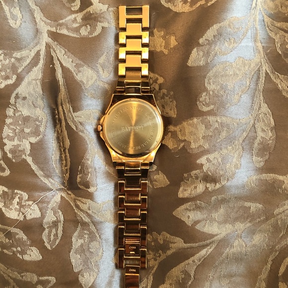 Rose Gold Quartz Watch - Picture 4 of 5